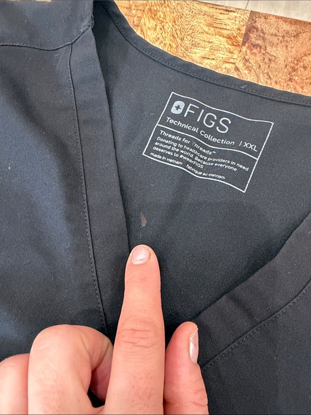 Figs Black V-Neck Scrub Top and Drawstring Pants - Picture 8 of 10